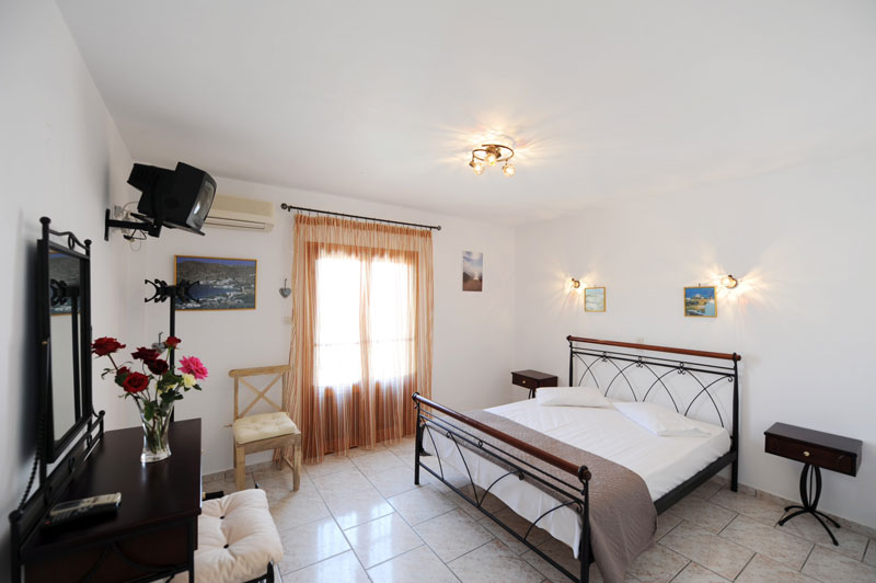 The rooms and apartments Nikoleta in the centre of Apollonia