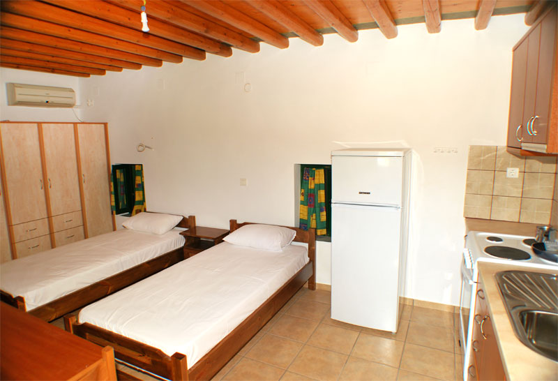 Καταλύματα Νικολός, Εξάμπελα - Σίφνος