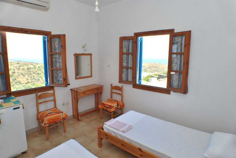 Καταλύματα Νικολός, Εξάμπελα - Σίφνος