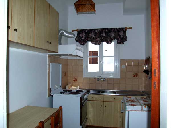 Zorbas rooms at an ideal location in Kamares