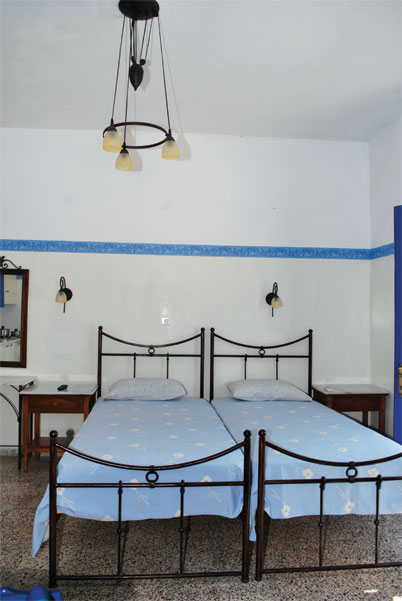 Makis studios at the village of Platis Gialos