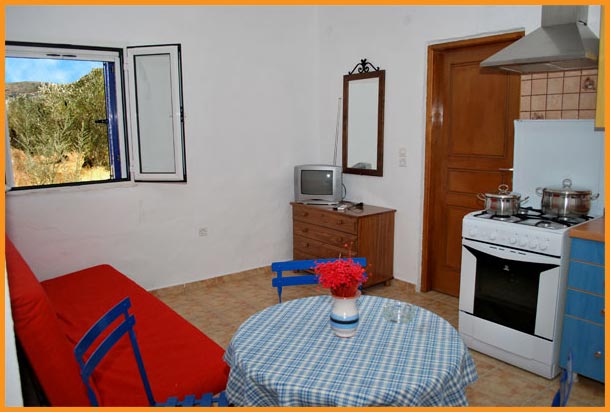 The independent apartment of Makis studios at the village of Platis Gialos