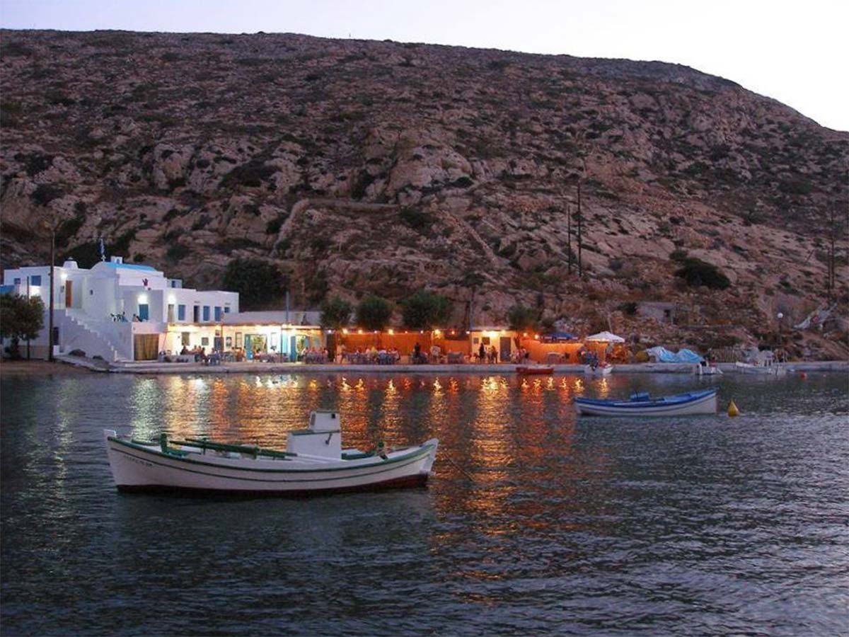 The fish tavern Fyssas, right next to the sea
