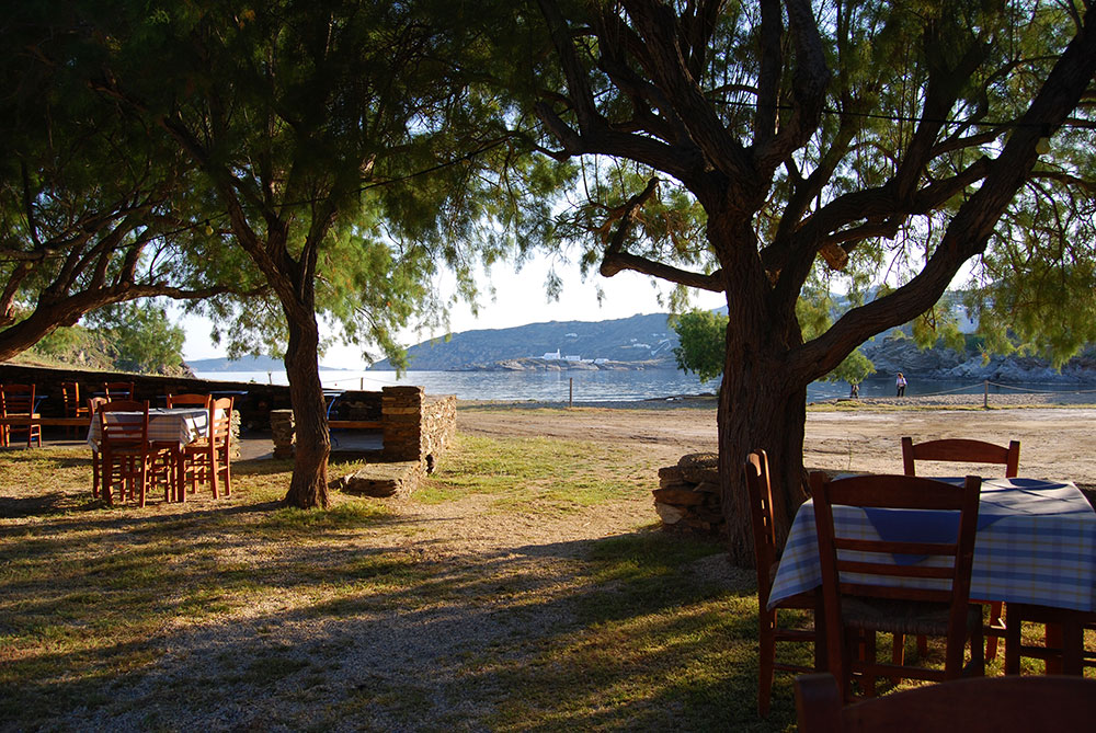 The restaurant grillhouse Giorgos-Dimitris in Fassolou beach of Faros