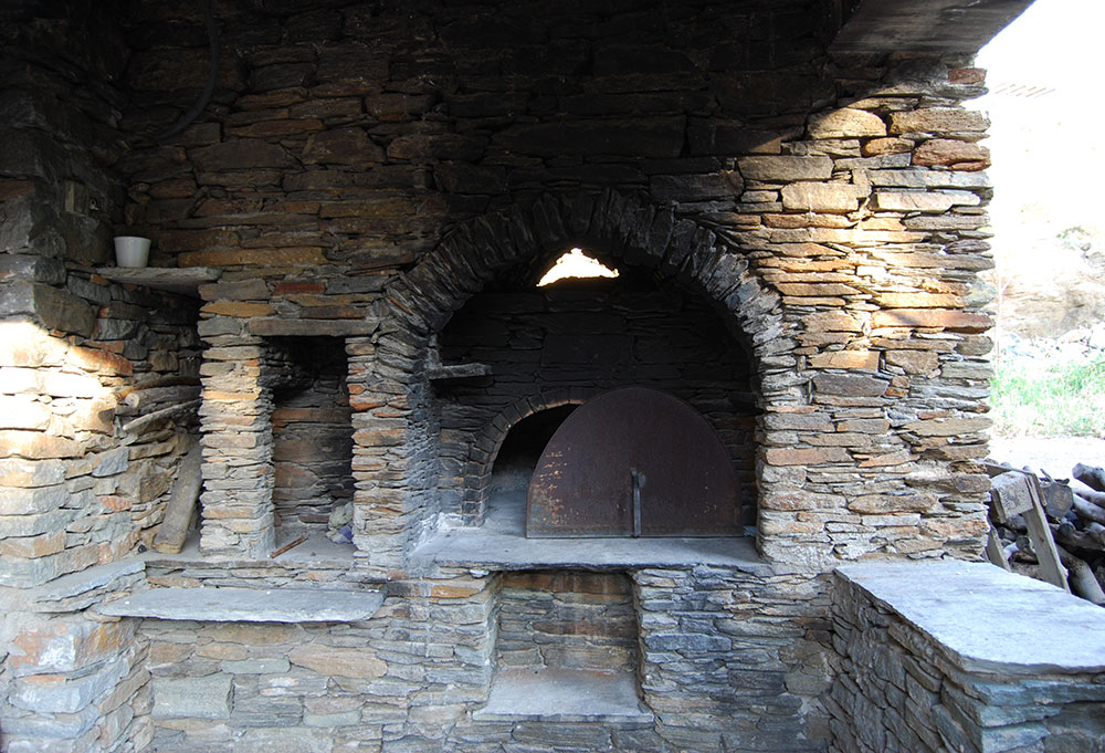 The restaurant grillhouse Giorgos-Dimitris in Fassolou beach of Faros