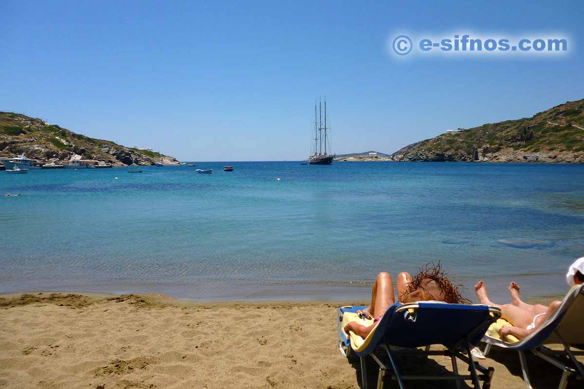 Sonnenbaden am Strand von Faros