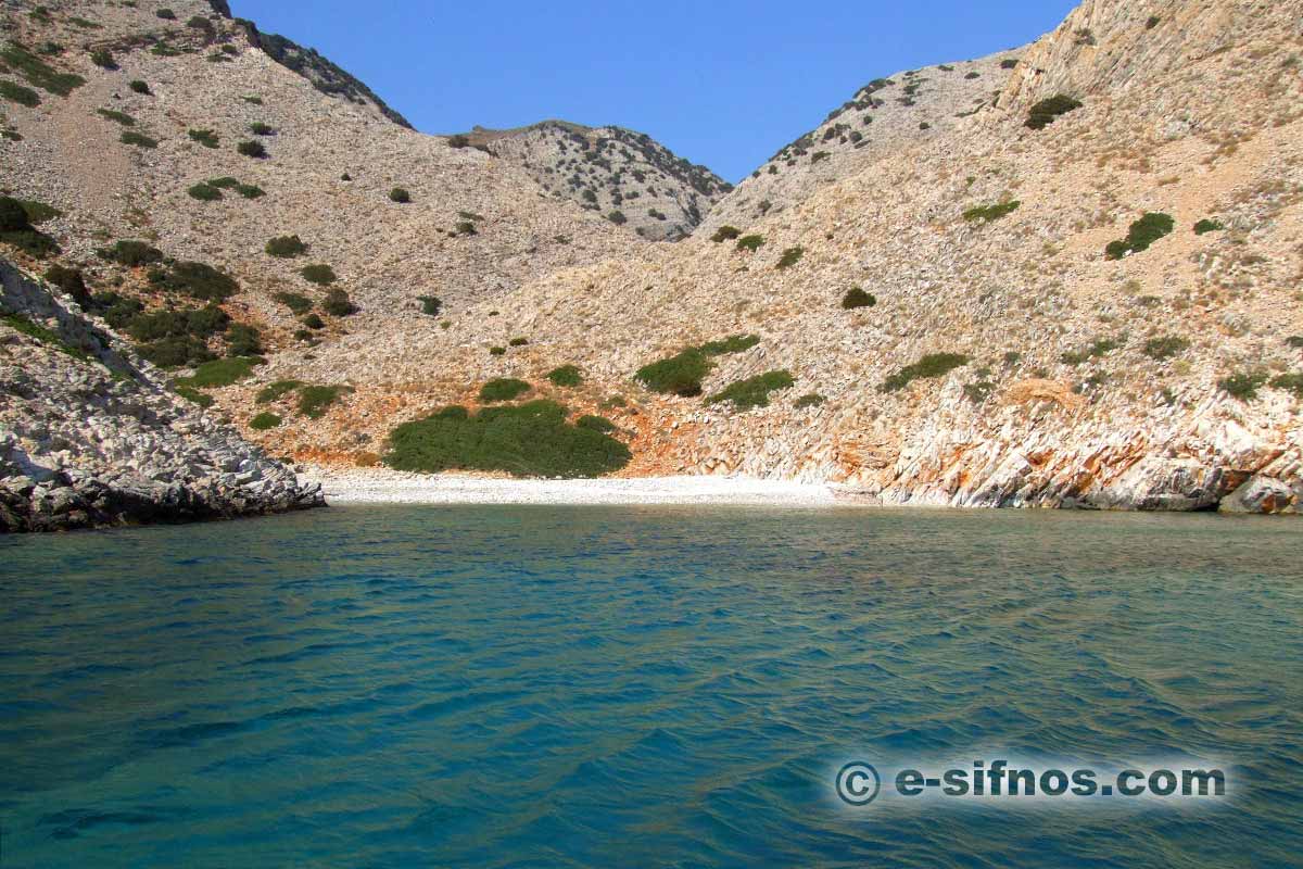 Strand Gialoudia