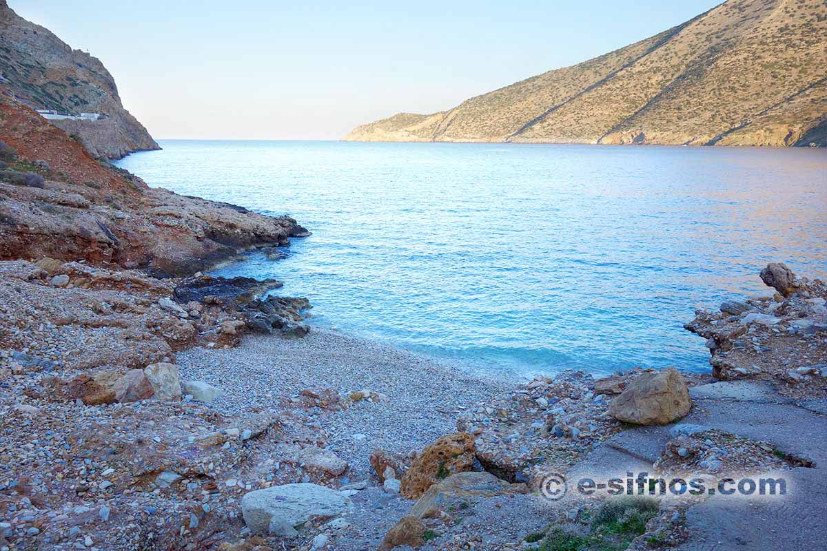 Der Strand Spilia auf Sifnos