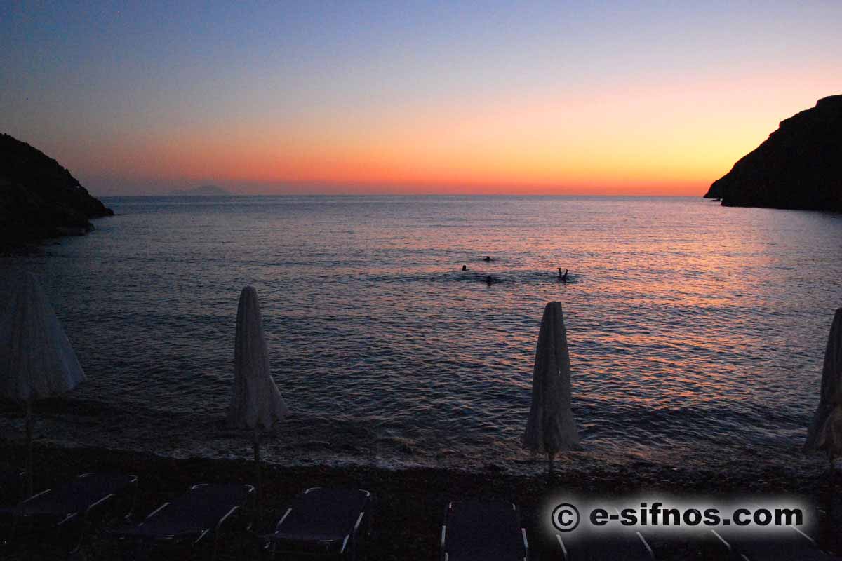 Sonnenuntergang am Strand Vroulidia auf Sifnos