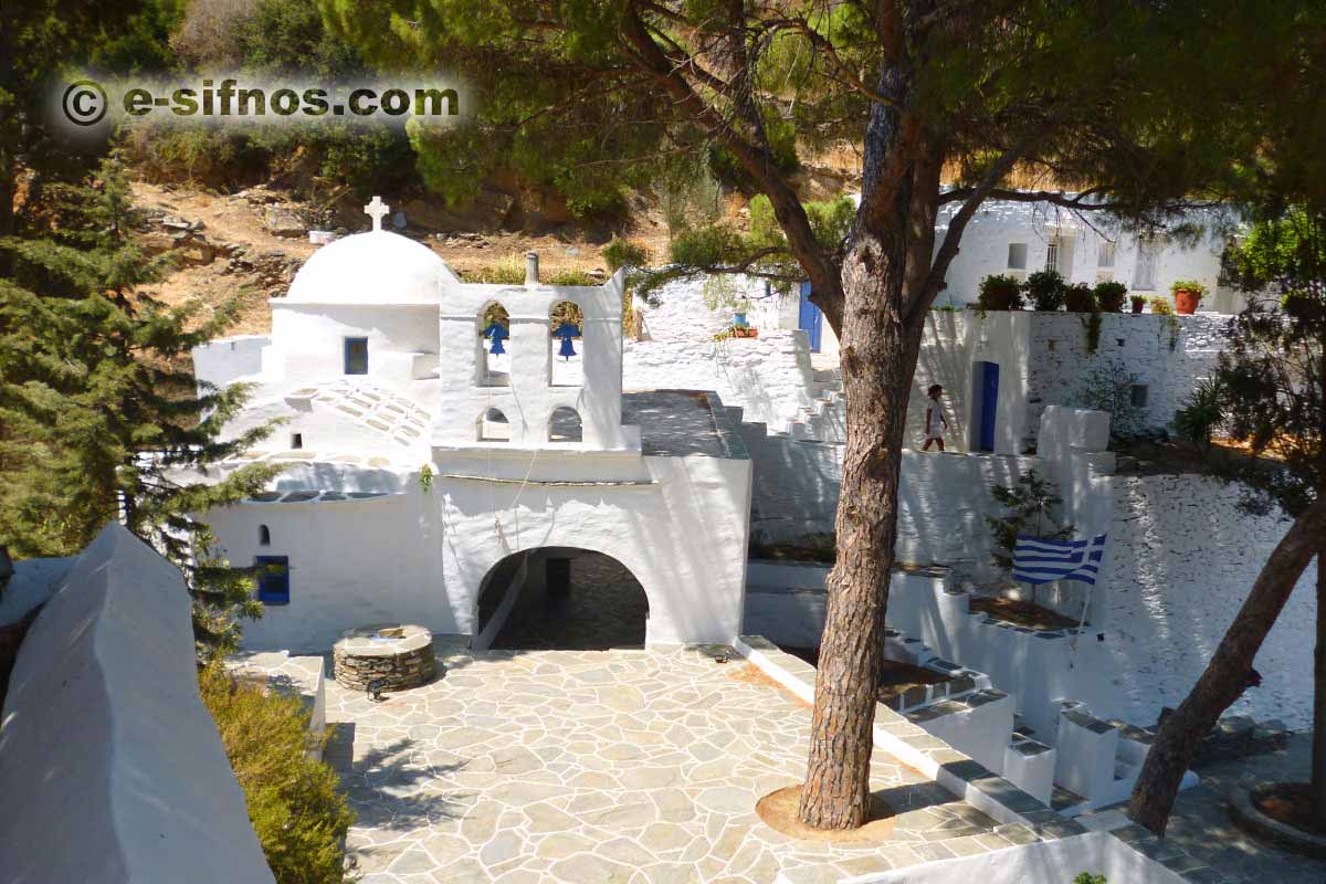 Die Kirche Agioi Anargyroi an der Straße nach Kamares