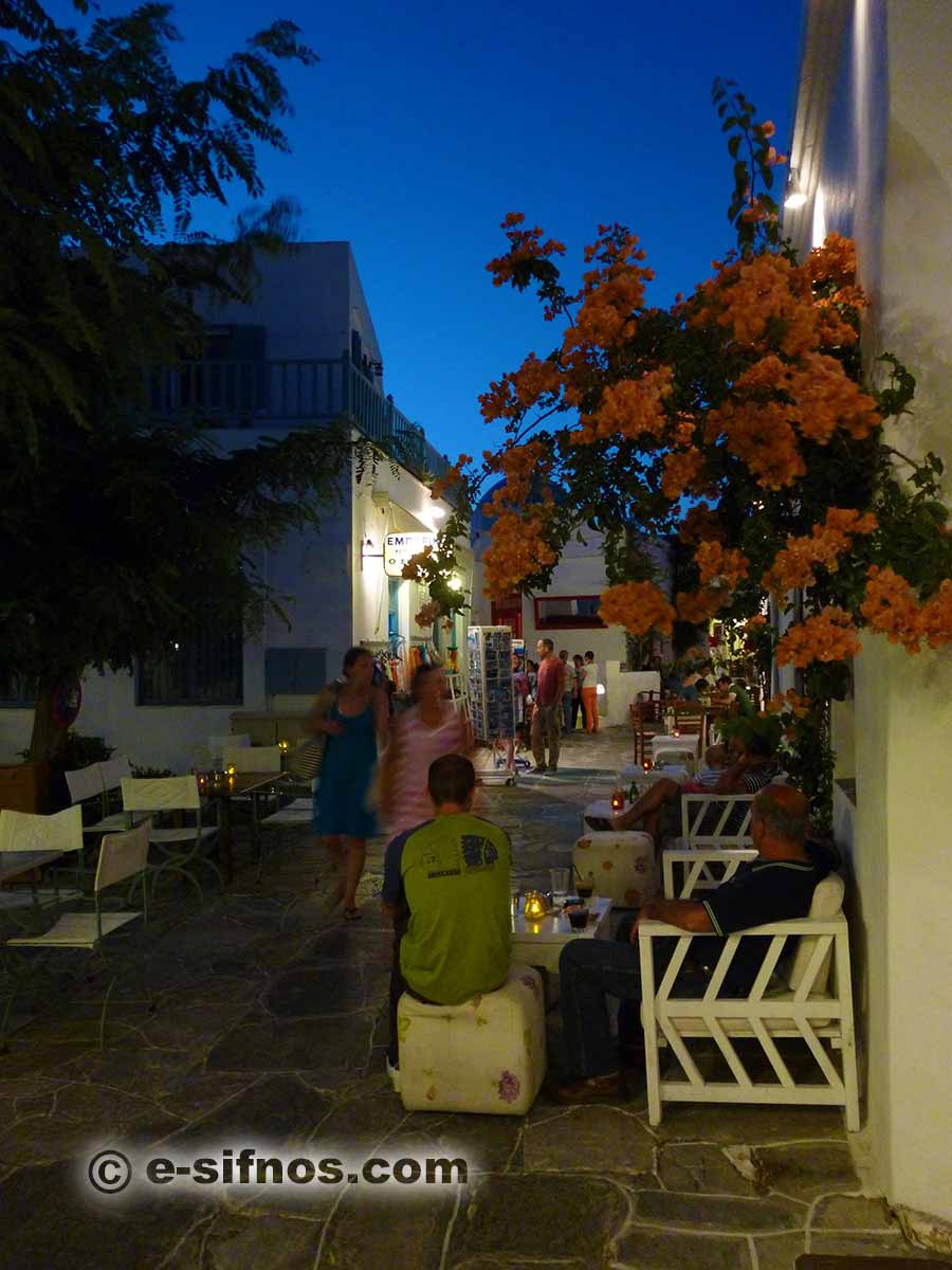 Nachtaufnahme der Gasse von Apollonia