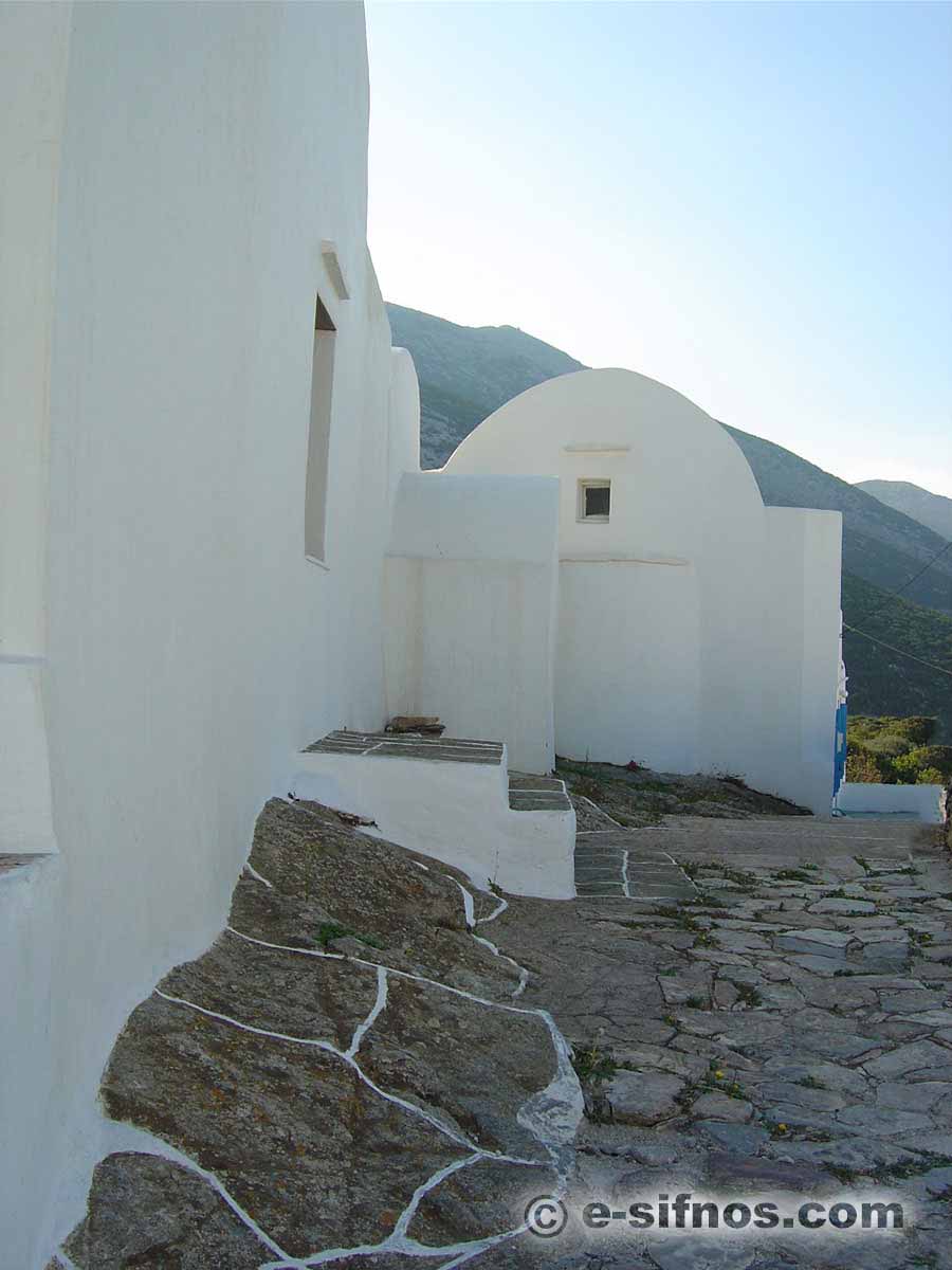 Kleine Kirche in Katavati