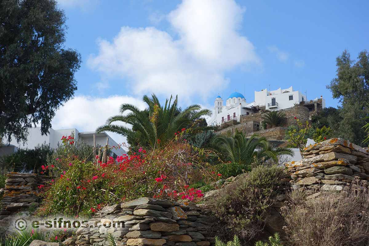 Die Kirche Agios Ioannis in Pano Petali, gesehen von Apollonia