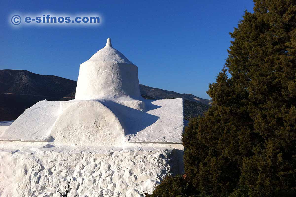 Die Kirche auf der Insel Kitriani bei Platis Gialos