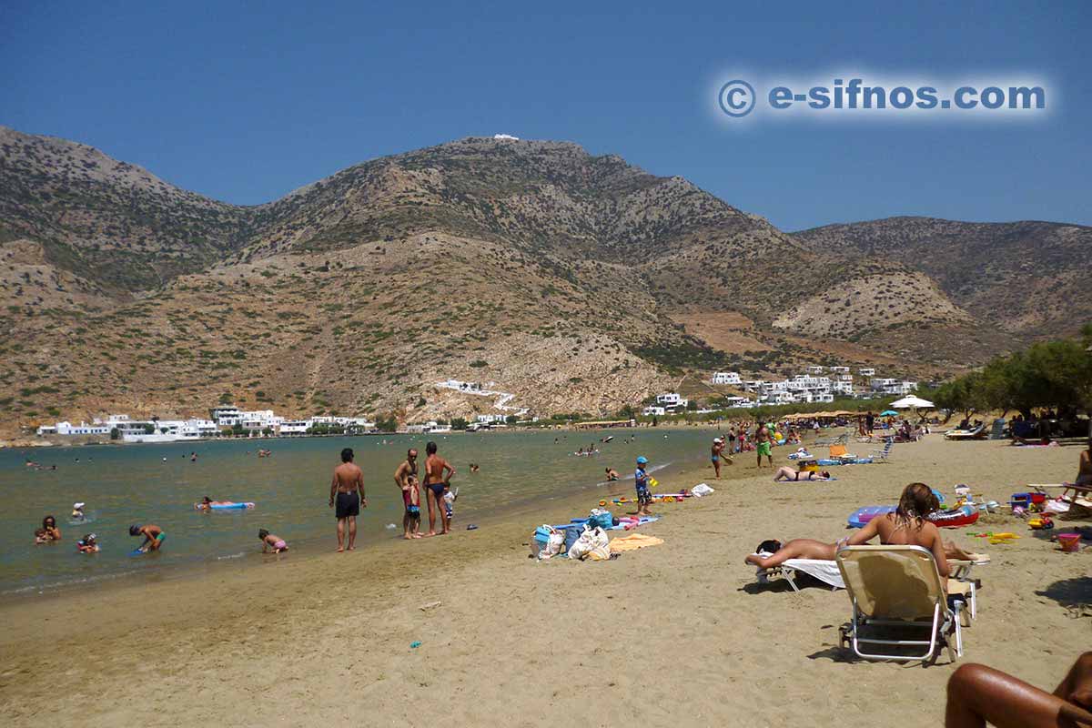 Sommer auf Sifnos. Strand von Kamares
