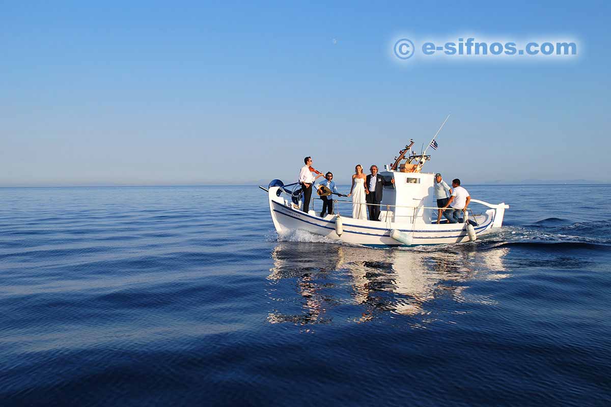 Brauttransport mit einem traditionellen Fischerboot