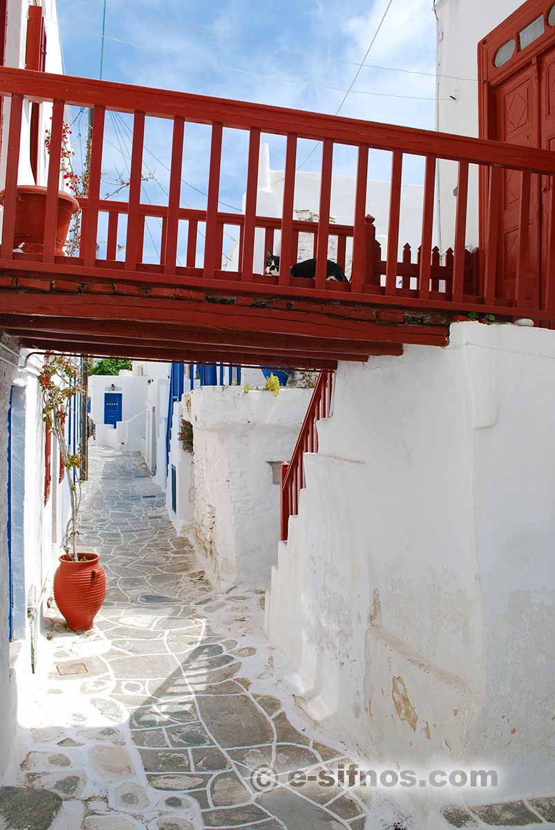 Gasse im Dorf Kastro