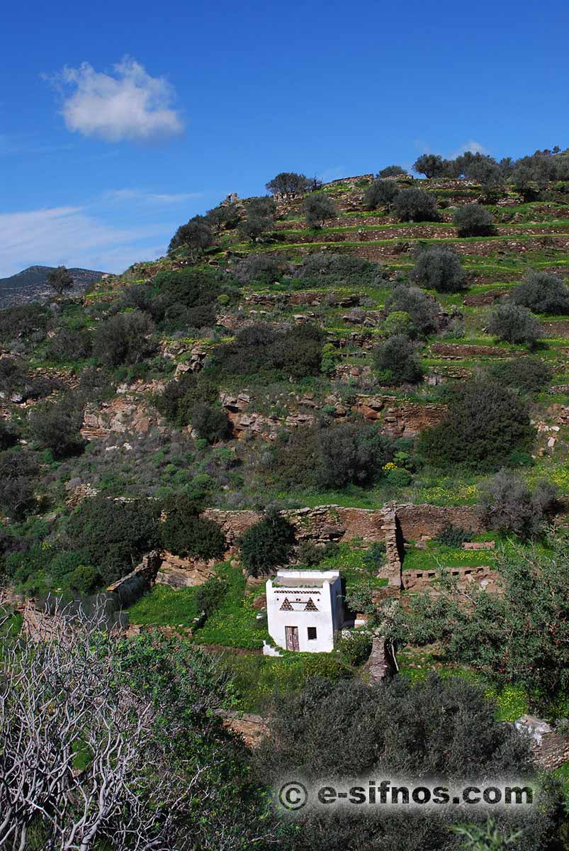 Landschaft mit Taubenschlag auf Sifnos