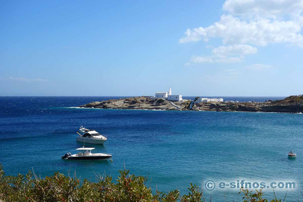 Private Boote in der Bucht von Chrissopigi