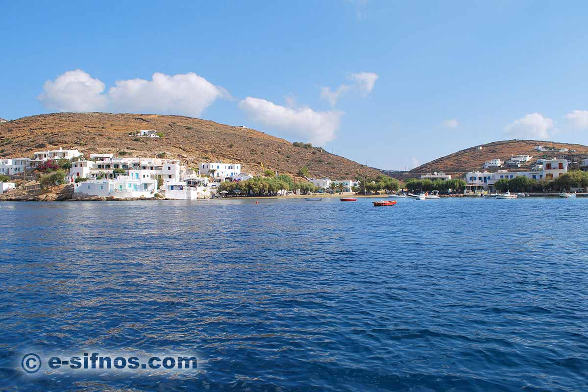 Der Strand und das Dorf Faros vom Meer aus