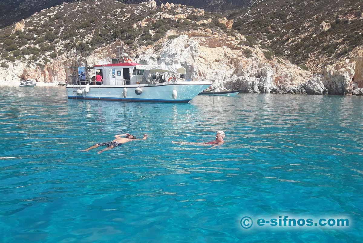 Polyaigos, türkisfarbenes Wasser