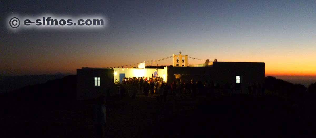 Das Fest von Ai Gianis Mavro Chorio bei Sonnenuntergang