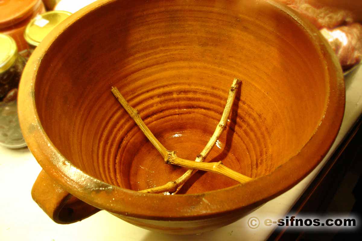 Traditioneller Tontopf Mastelo auf Sifnos
