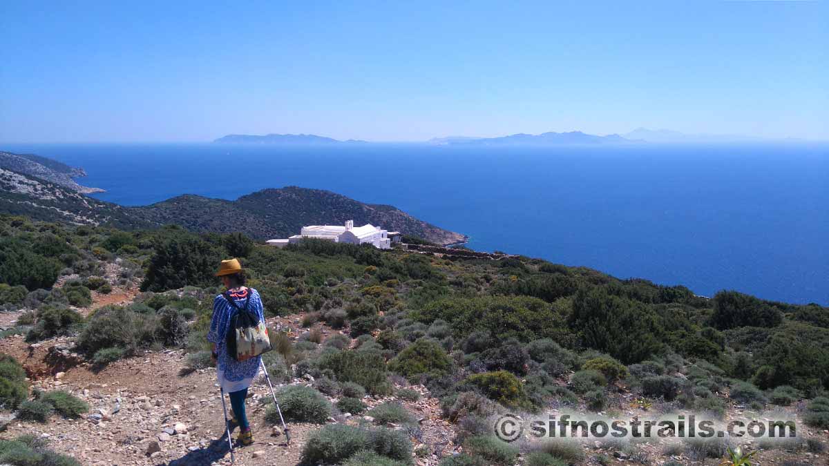 Suh Myong Sook wandert auf den Wegen von Sifnos